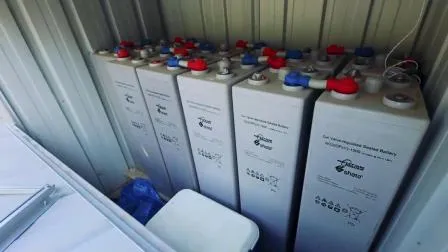 Монополи фотоэлектрические модули мощностью 100 Вт с сеткой на сетке. Панель солнечной энергетической системы с половинной ячейкой.